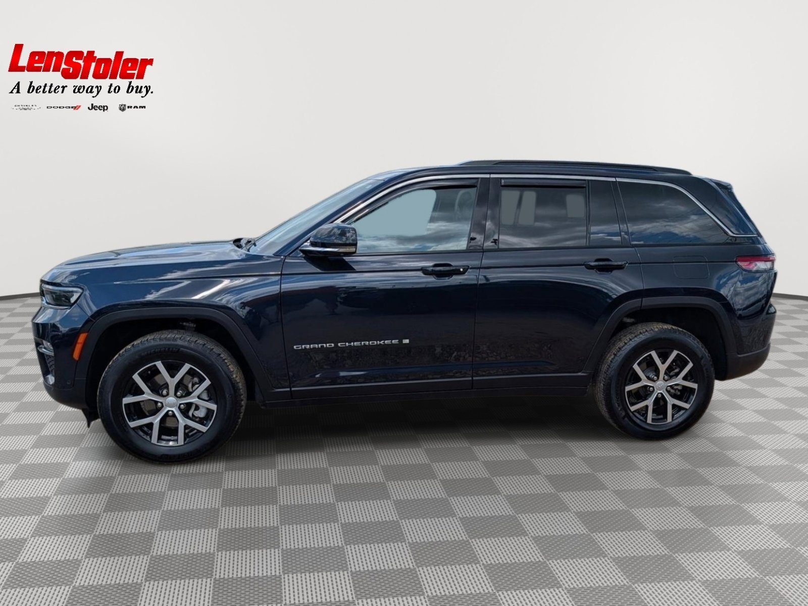 Used 2024 Jeep Grand Cherokee Limited w/ Luxury Tech Group II image 2