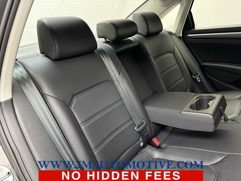 Used 2017 Volkswagen Passat 1.8T R-Line w/ R-Line Lighting Package image 18