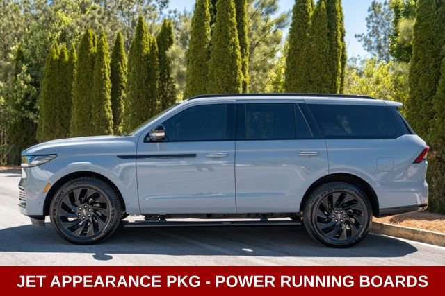 Used 2025 Lincoln Navigator Reserve w/ Jet Appearance Package image 9