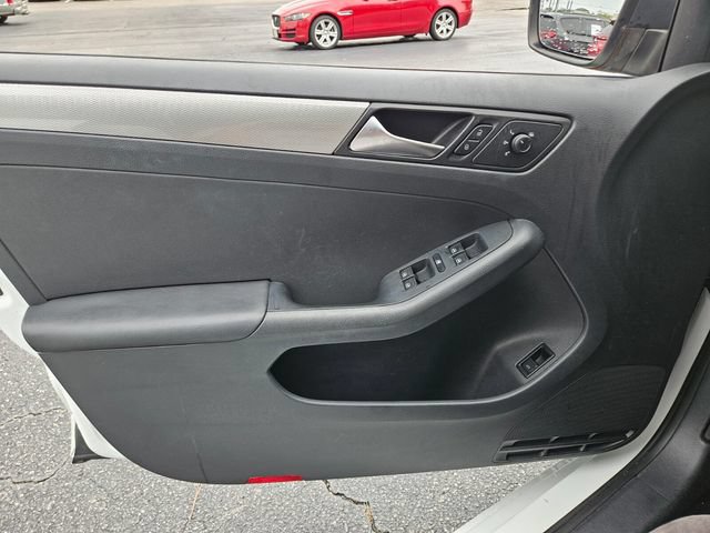 Used 2015 Volkswagen Jetta SE FWD image 29