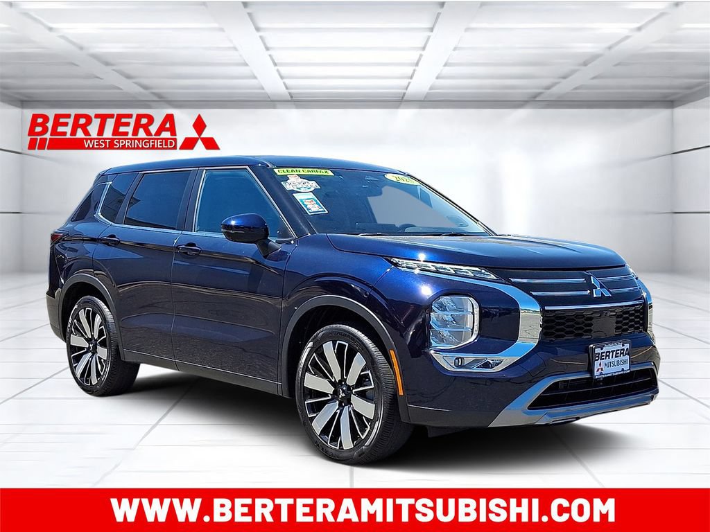 Used 2025 Mitsubishi Outlander SE AWD/4WD image 1