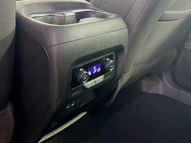Used 2025 Chevrolet Traverse LT FWD image 24