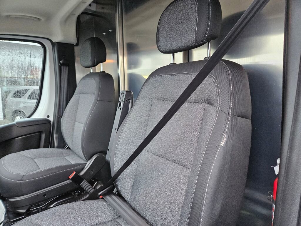 Used 2025 RAM ProMaster 2500 w/ Convenience Group image 17