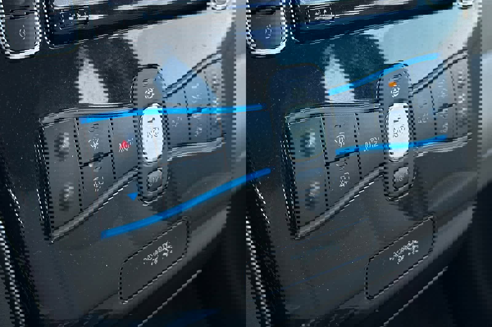 Used 2011 Nissan Leaf w/ Eco Design Pkg image 20