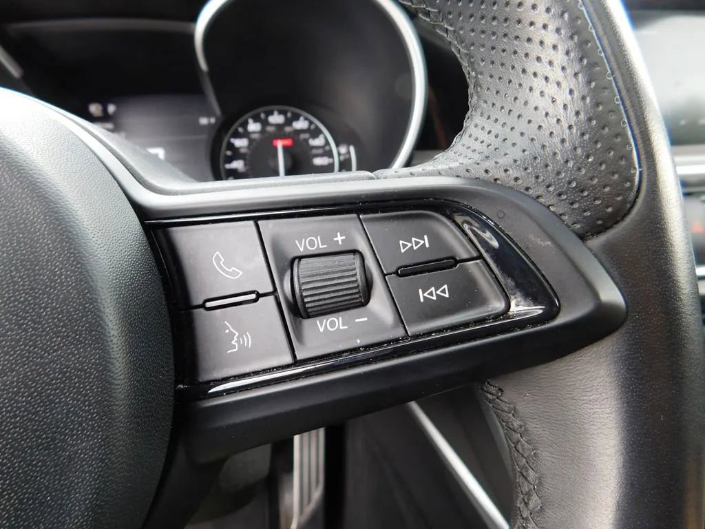 Used 2023 Alfa Romeo Stelvio Ti image 24