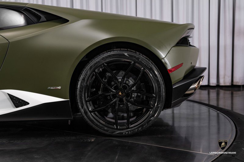 Used 2017 Lamborghini Huracan LP 610-4 Avio image 12