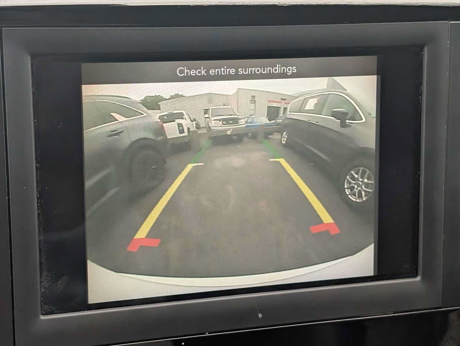 Used 2020 Chrysler Pacifica Touring-L w/ Tire & Wheel Group FWD image 20