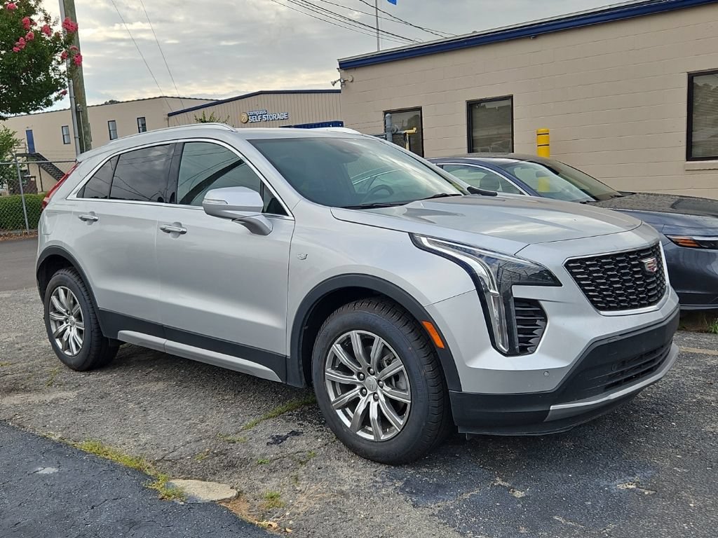 Used 2022 Cadillac XT4 Premium Luxury w/ Safety Alert Package FWD image 1