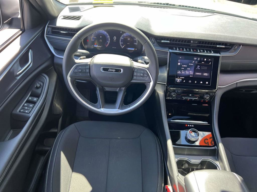 Used 2025 Jeep Grand Cherokee L Laredo image 18