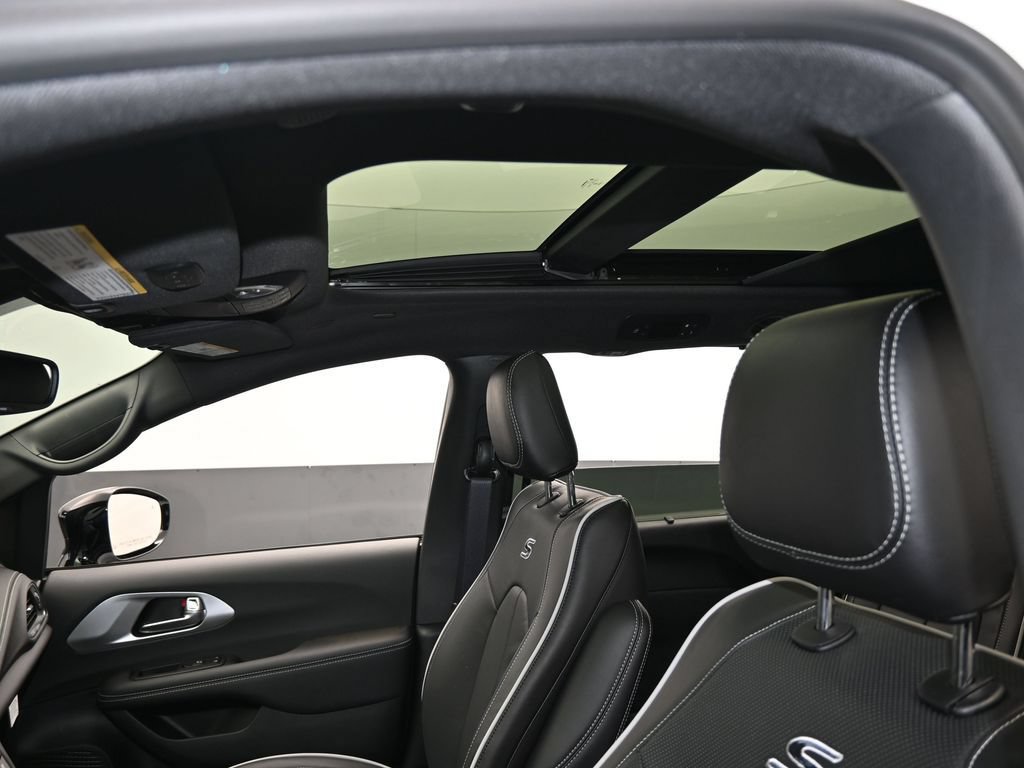 New 2026 Chrysler Pacifica Limited w/ S Appearance Package FWD image 11