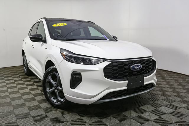 Used 2024 Ford Escape ST-Line w/ Tech Pack #1 AWD/4WD image 3