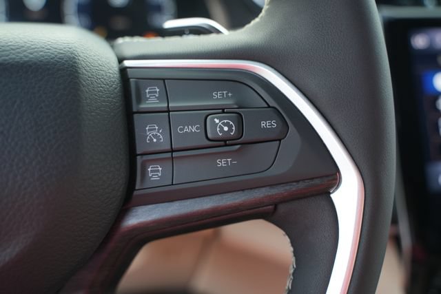 Used 2023 Jeep Grand Cherokee L Limited w/ Luxury Tech Group II RWD image 32