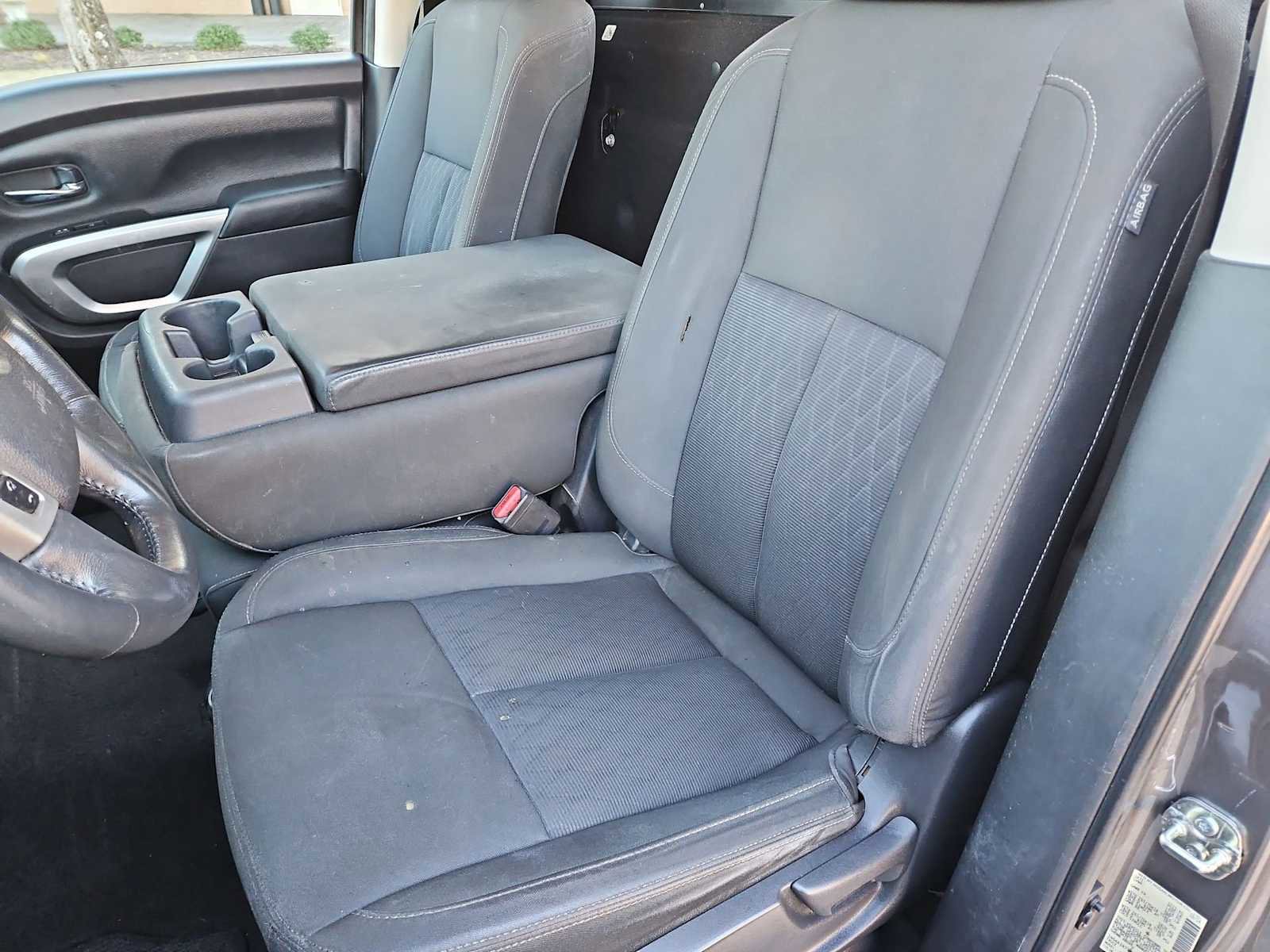 Used 2017 Nissan Titan SV image 17