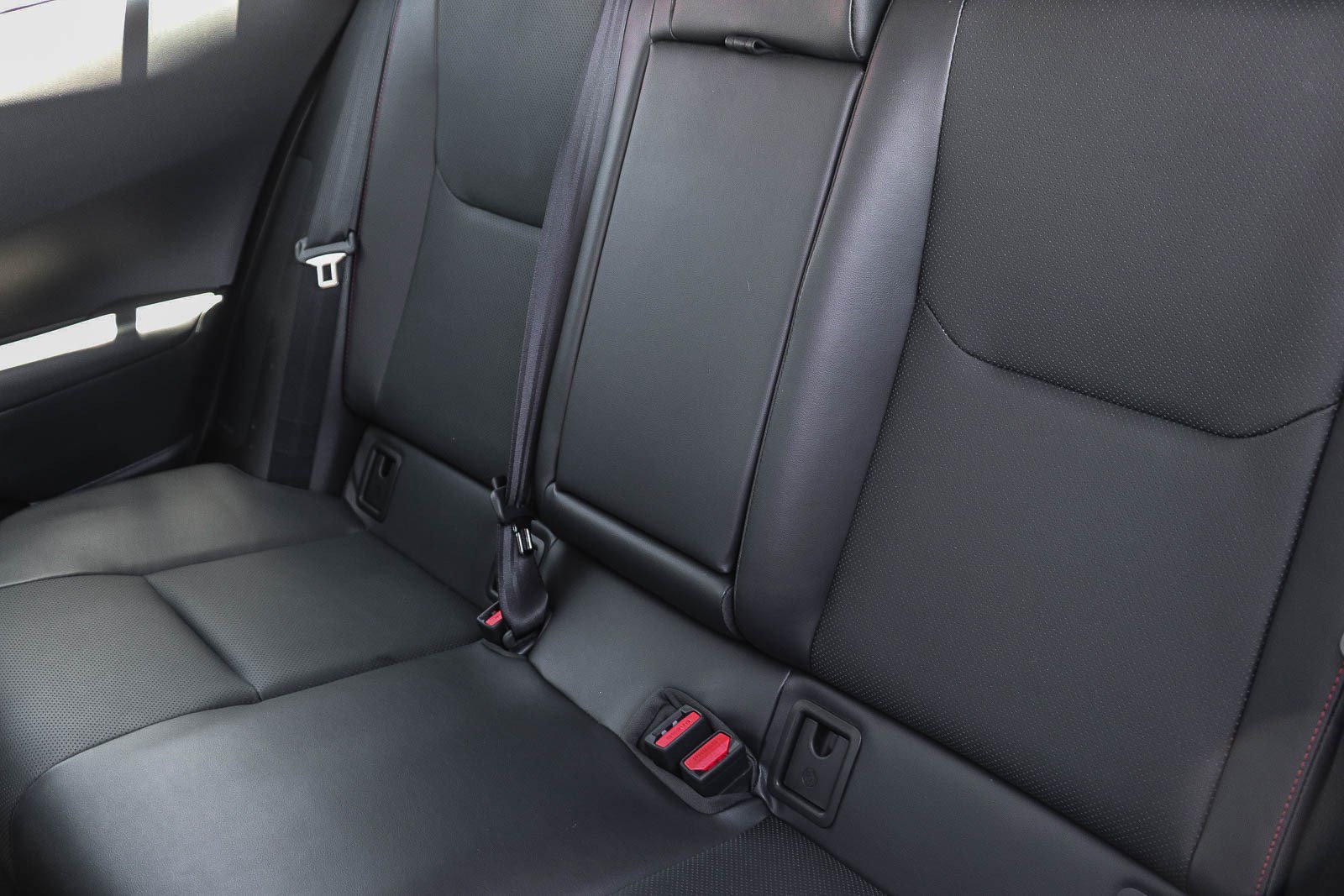 Certified 2025 Toyota Prius Plug-In Hybrid FWD image 18