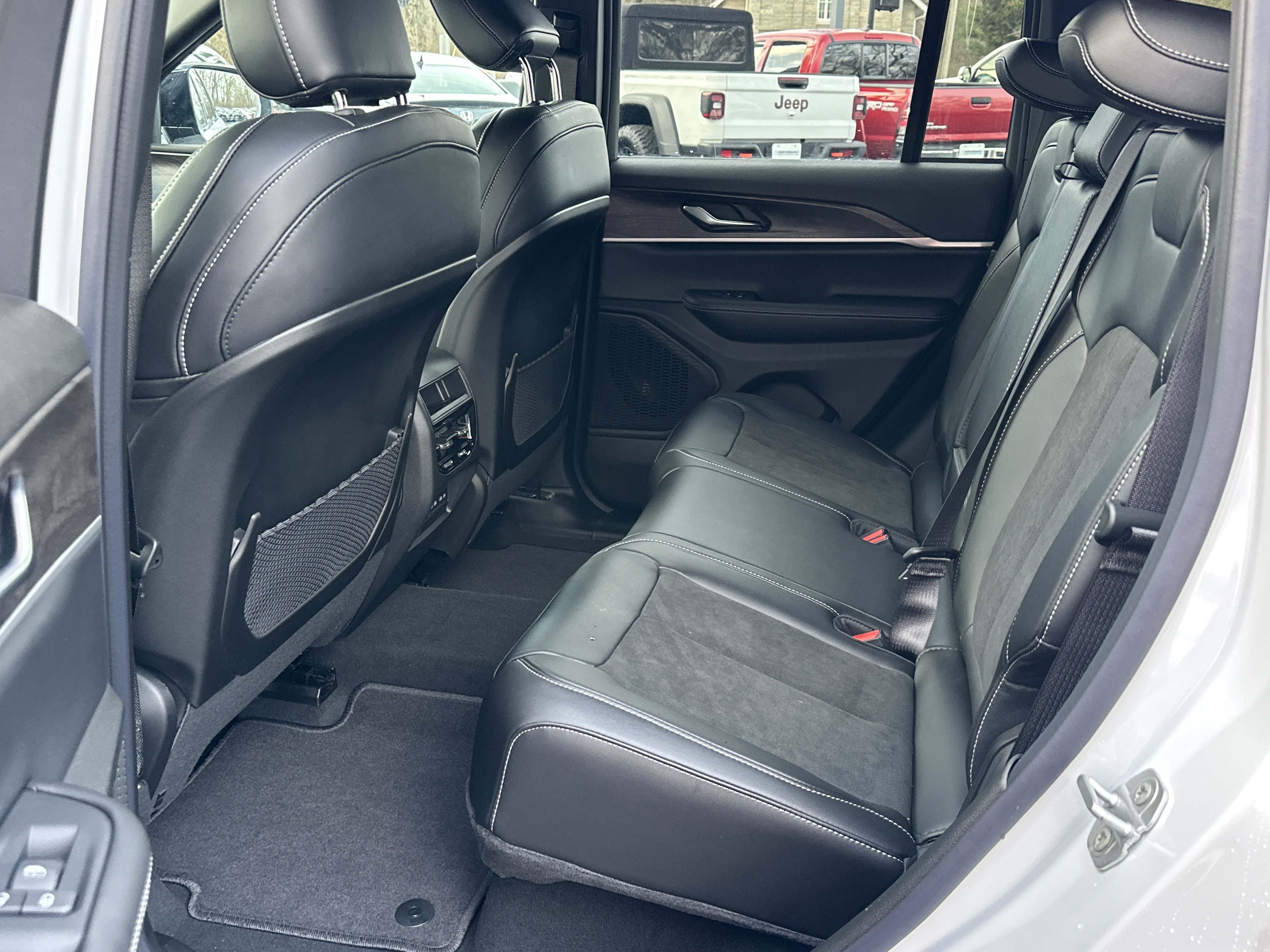 New 2026 Jeep Grand Cherokee Altitude AWD/4WD image 30