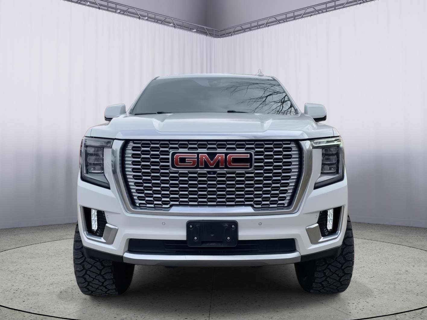 Used 2021 GMC Yukon XL Denali w/ Denali Premium Package image 2