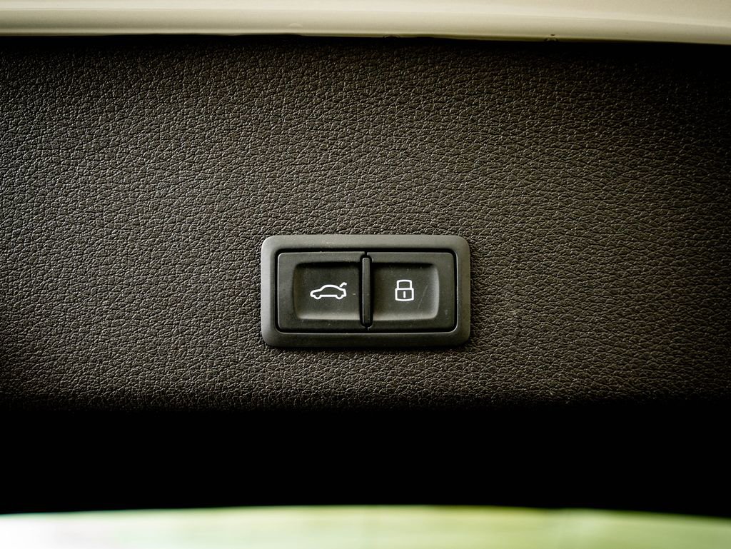 Used 2022 Audi e-tron Premium Plus w/ Premium Plus Package image 22