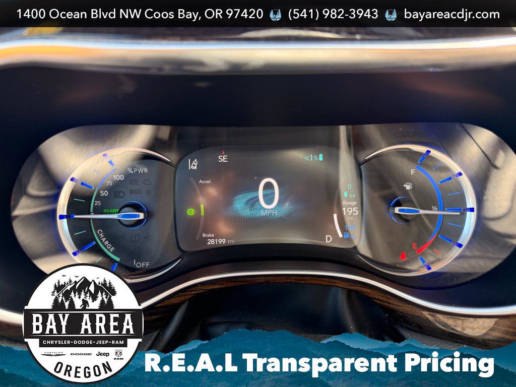 Used 2023 Chrysler Pacifica Pinnacle FWD image 9
