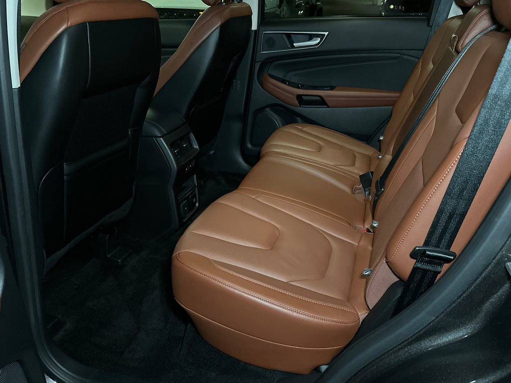Used 2018 Ford Edge Titanium w/ Equipment Group 301A AWD/4WD image 18