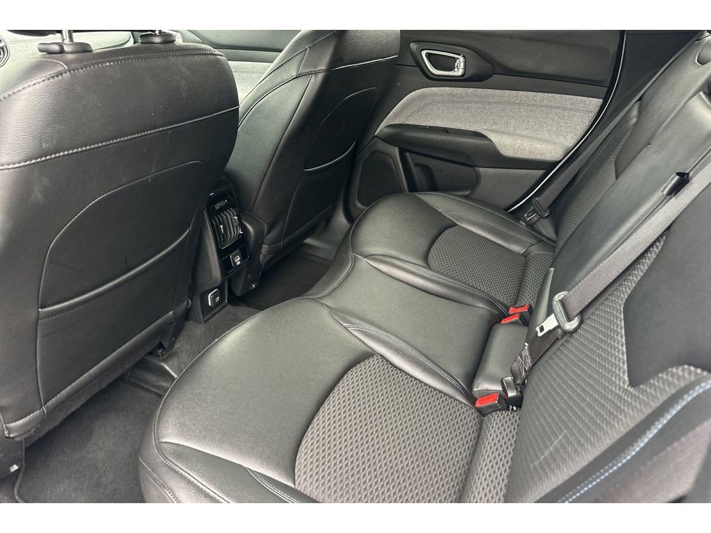 Used 2024 Jeep Compass Latitude image 14