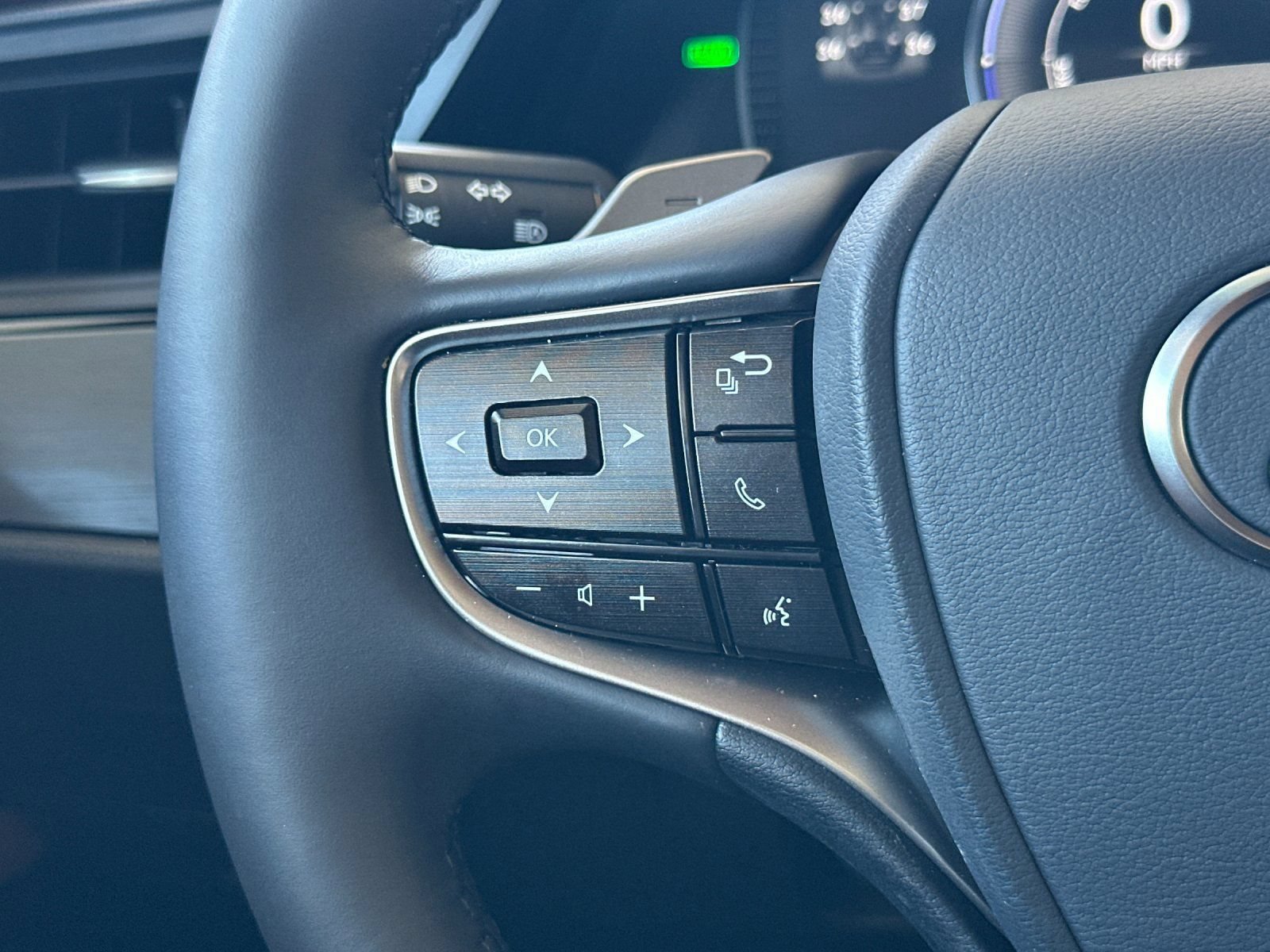 Used 2025 Lexus ES 300h w/ Premium Package FWD image 25
