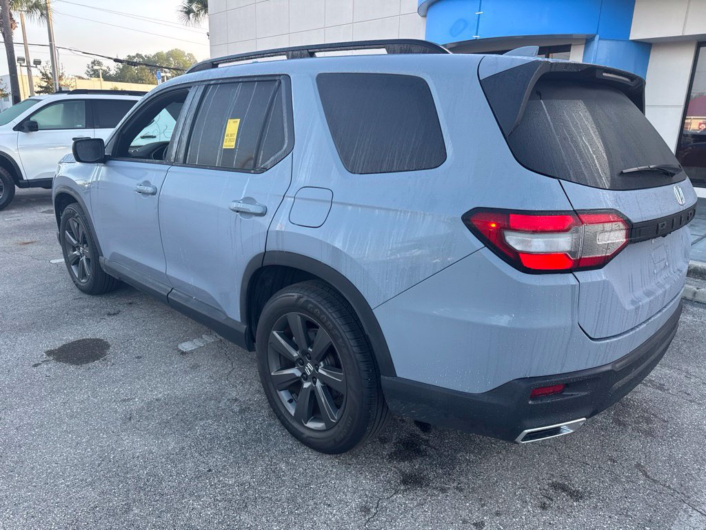 Used 2023 Honda Pilot Sport image 13