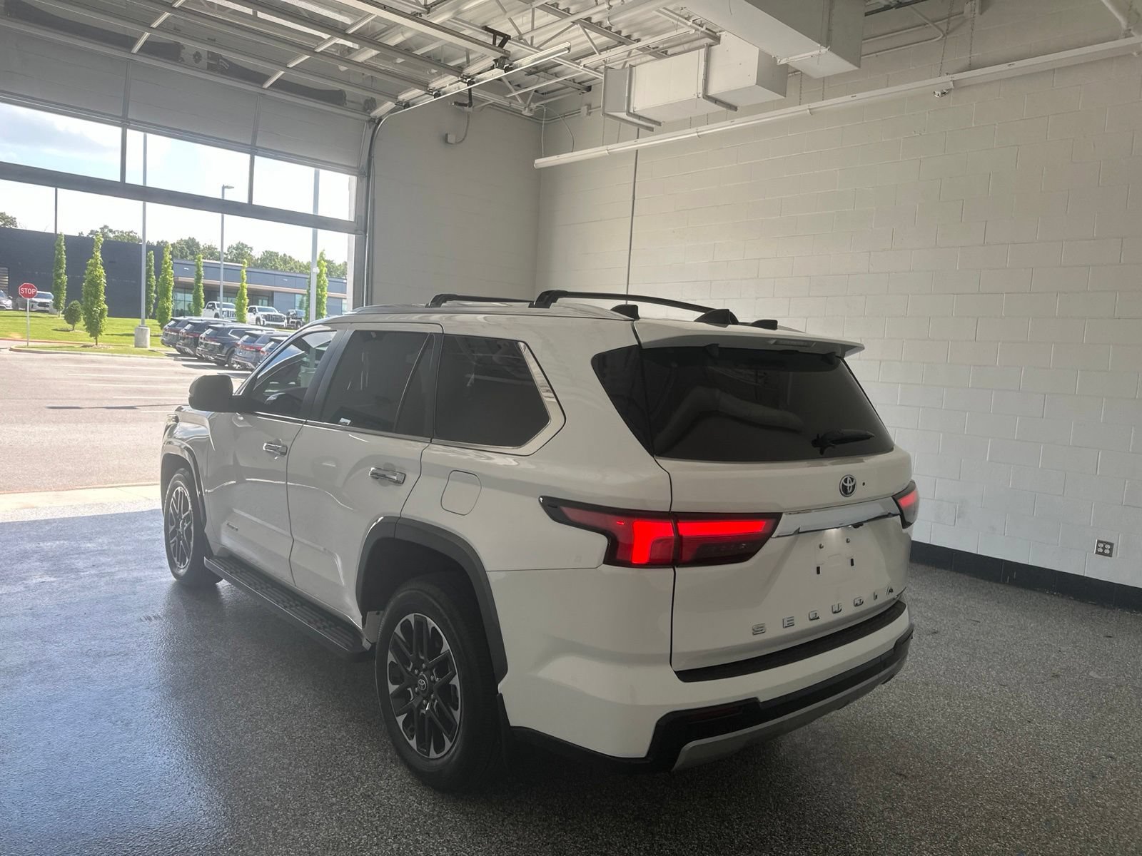 Used 2025 Toyota Sequoia Limited w/ Tow Technology Package AWD/4WD image 2
