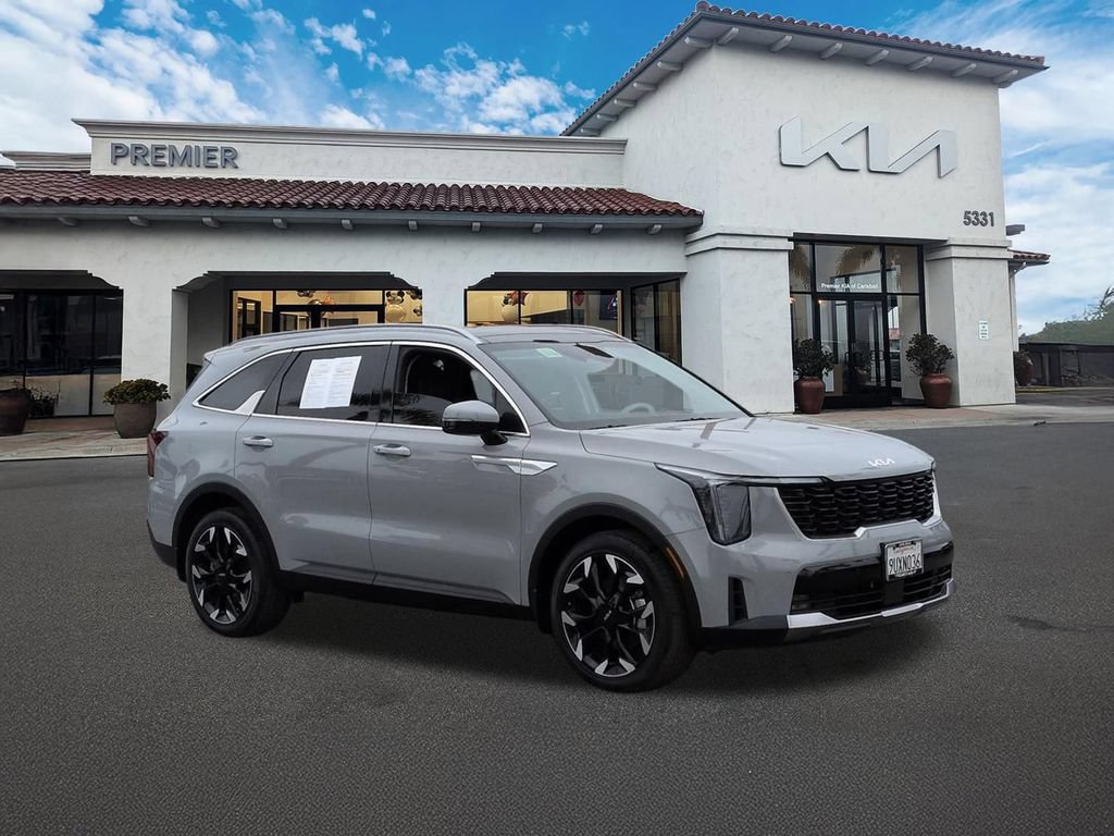 Certified 2025 Kia Sorento EX w/ Panoramic Sunroof Package FWD image 2