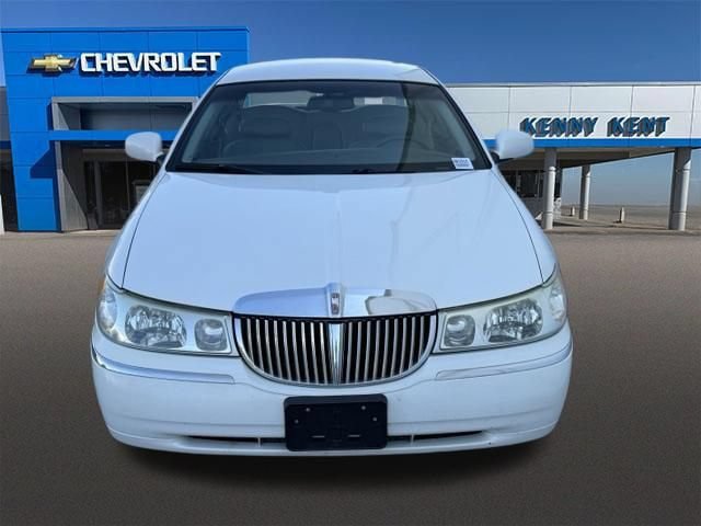 Used 2002 Lincoln Town Car Executive RWD image 4