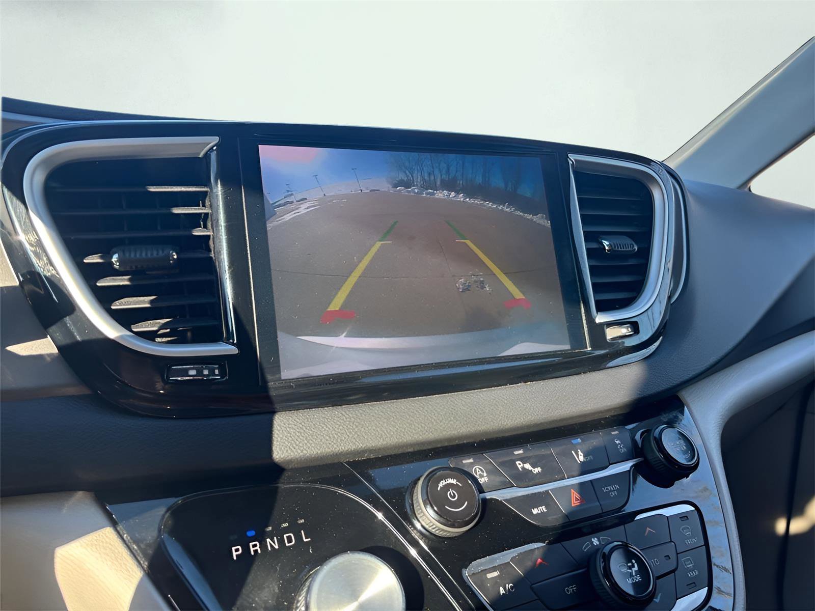 Used 2024 Chrysler Pacifica Touring-L FWD image 34