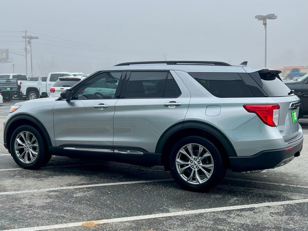 Used 2021 Ford Explorer XLT w/ Equipment Group 202A image 8