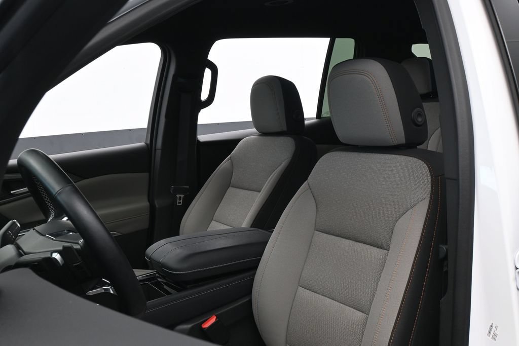 Used 2025 Chevrolet Traverse LT FWD image 10