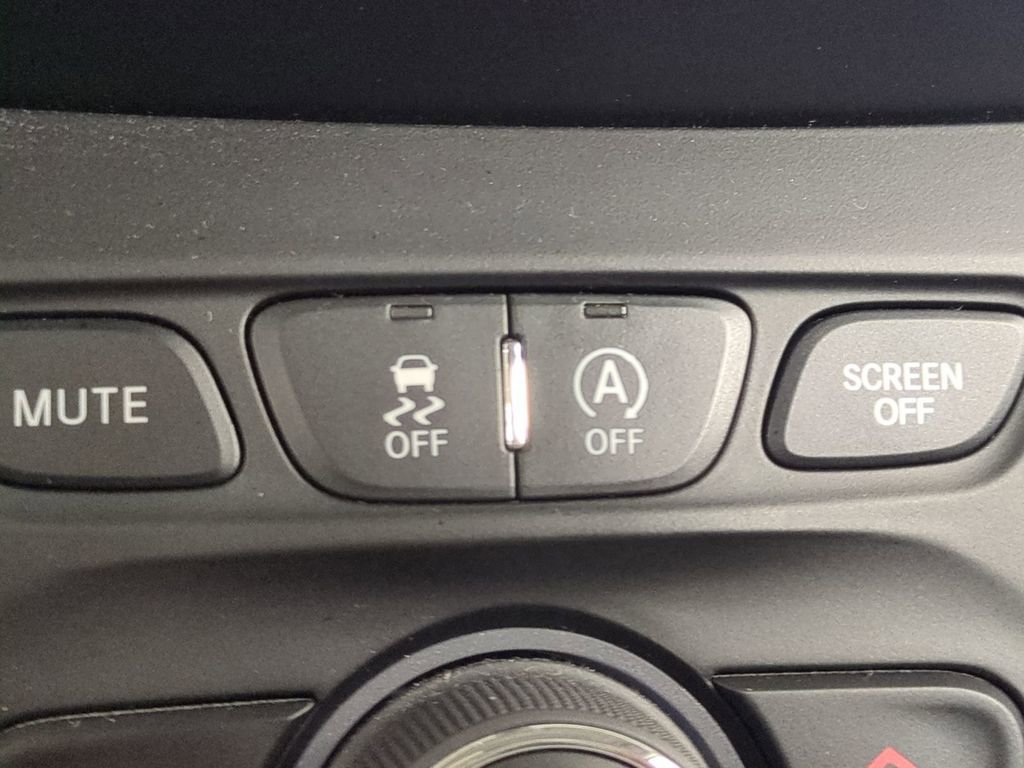 Used 2020 Jeep Cherokee Limited FWD image 28