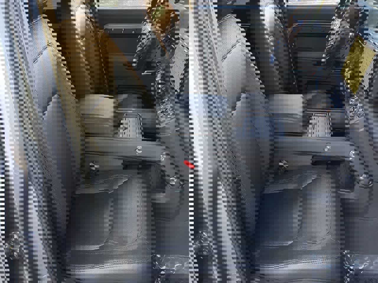 Used 2024 Land Rover Defender 130 X-Dynamic SE image 21