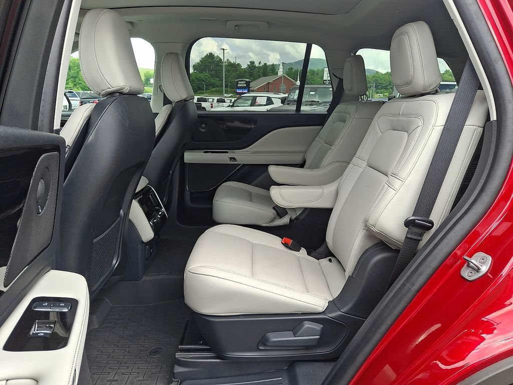 Used 2025 Lincoln Aviator Reserve w/ Illumination Package RWD image 10