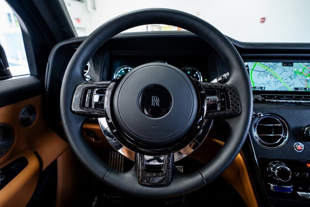 Used 2022 Rolls-Royce Cullinan Black Badge AWD/4WD image 39