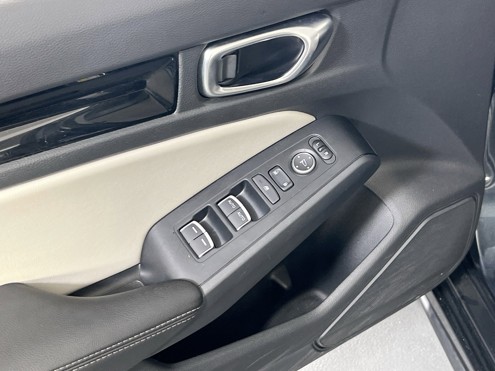 Used 2022 Honda Civic EX-L image 17