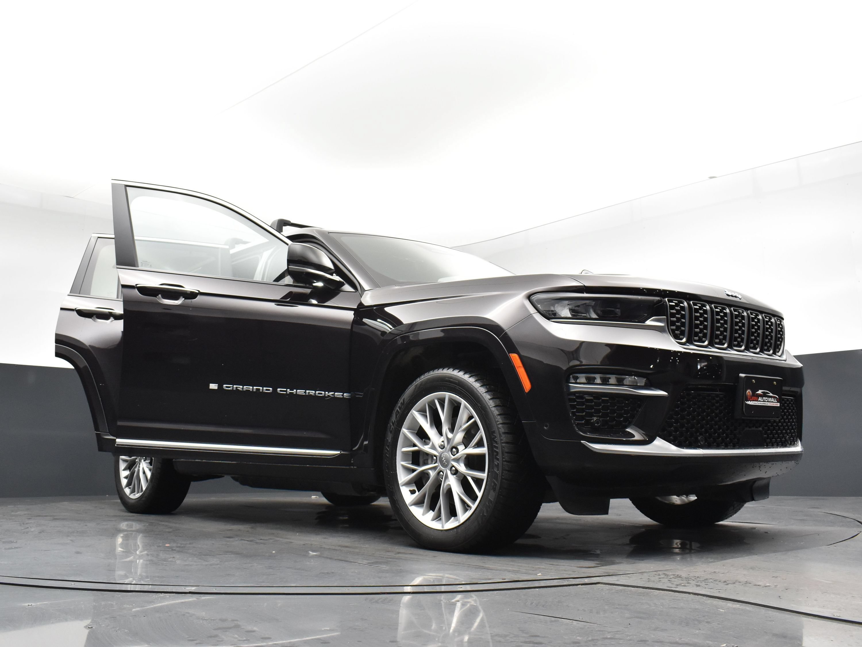 Used 2022 Jeep Grand Cherokee Summit w/ Advanced Protech Group IV AWD/4WD image 33
