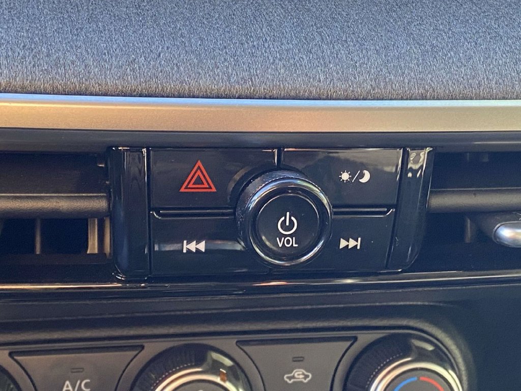 Used 2025 Nissan Kicks SV FWD image 25