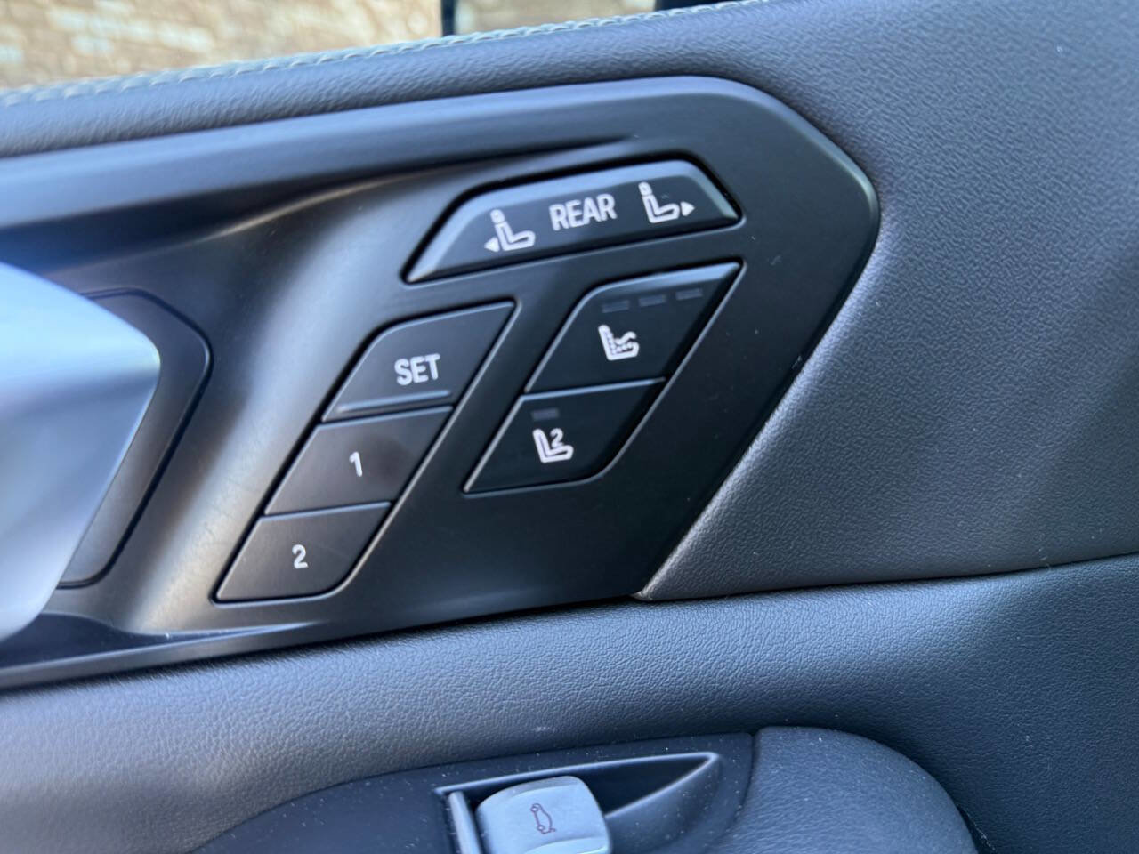 Used 2024 BMW X7 xDrive40i w/ Executive Package image 26