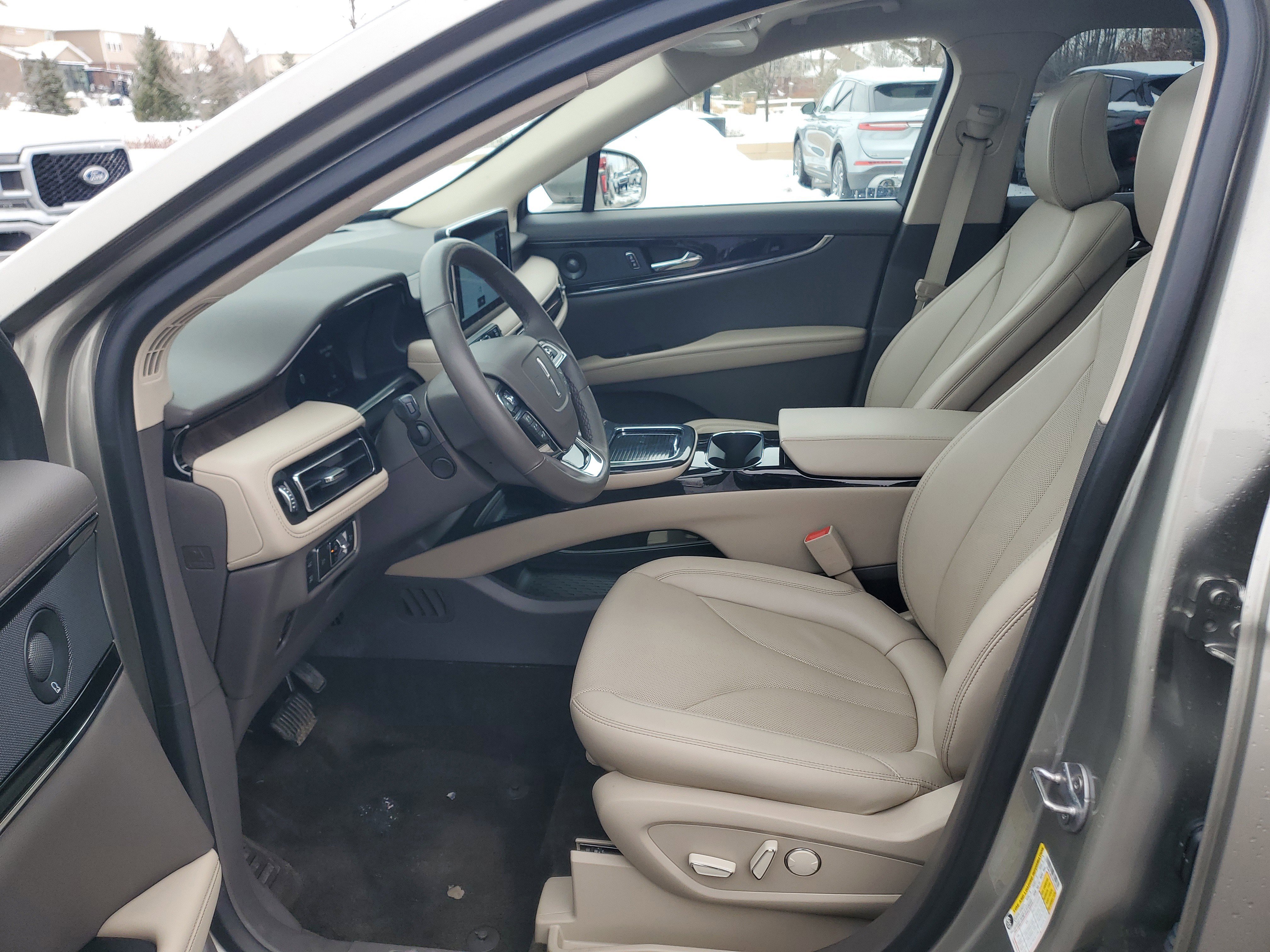 Used 2023 Lincoln Nautilus Reserve w/ Equipment Group 201A image 12