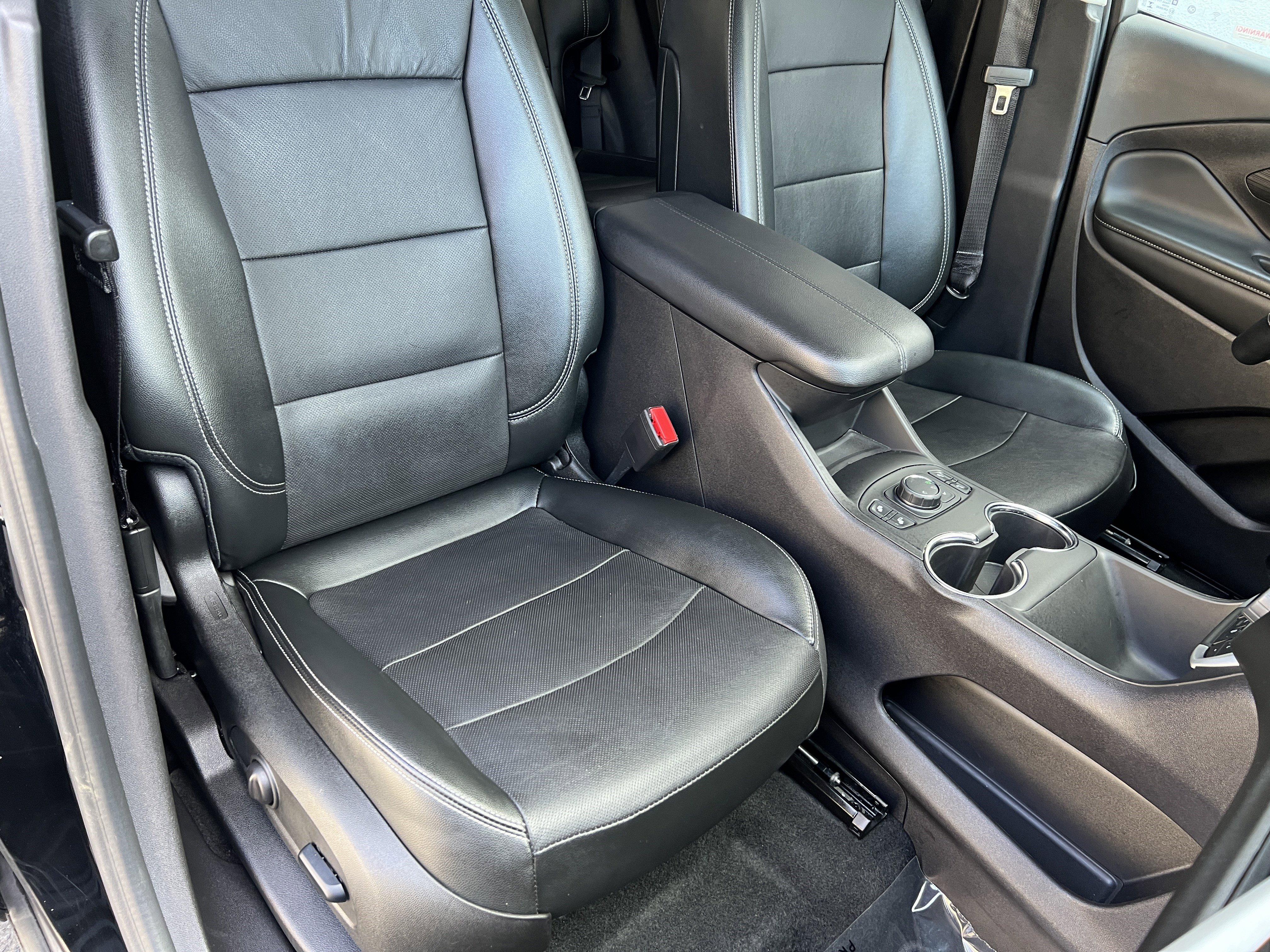 Used 2024 GMC Terrain SLT image 23