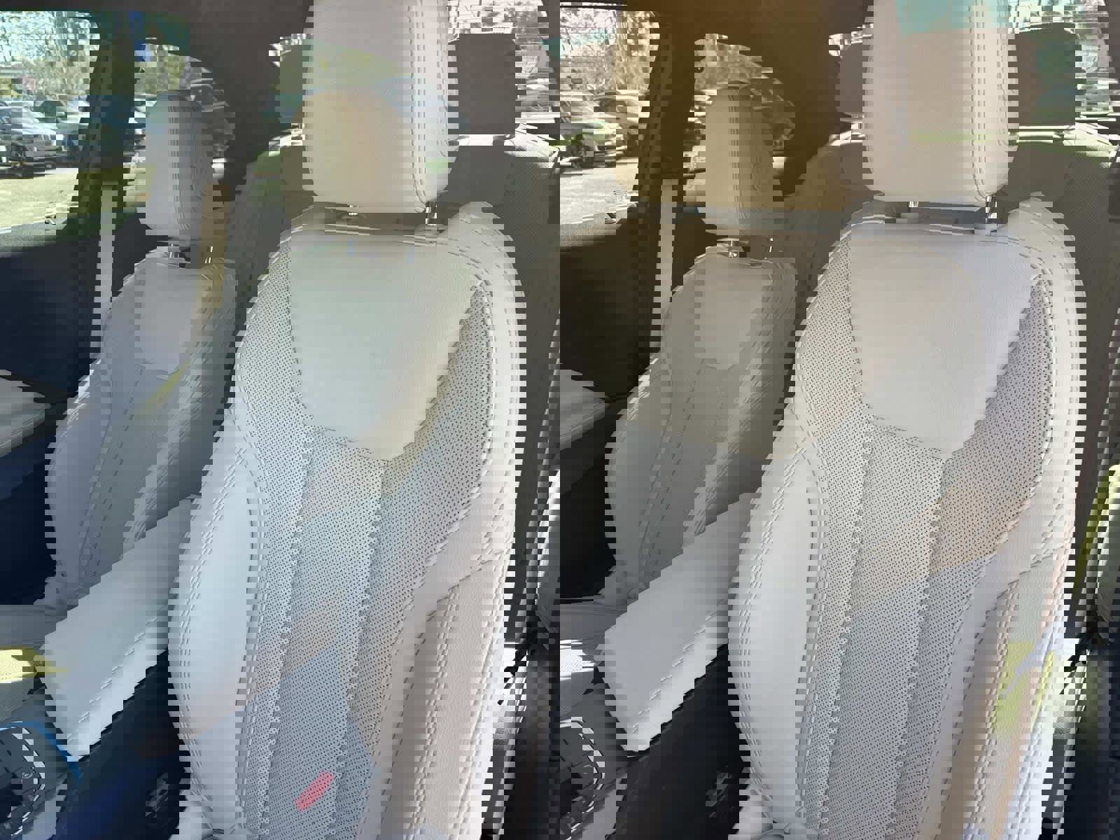 Used 2023 BMW 230i Coupe w/ Premium Package image 15