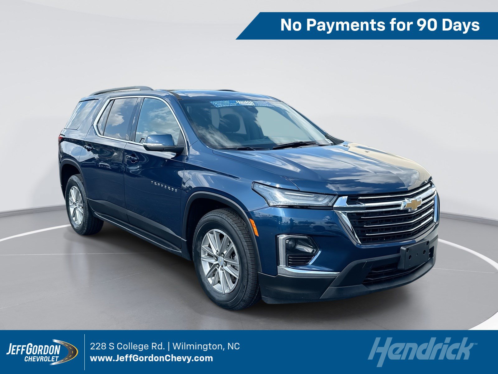 Used 2023 Chevrolet Traverse LT