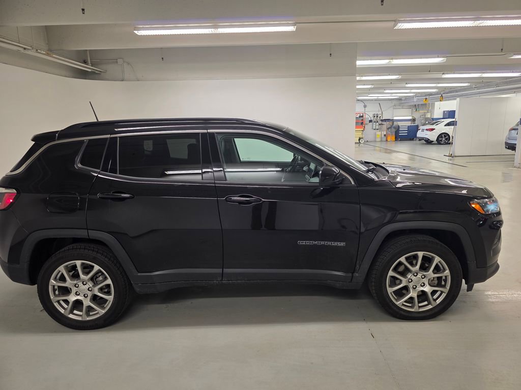 Used 2022 Jeep Compass Latitude image 5