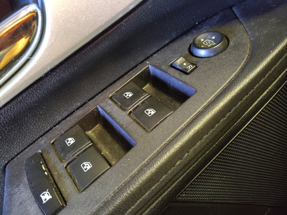 Used 2016 Chevrolet Equinox LTZ w/ Enhanced Convenience Package AWD/4WD image 27