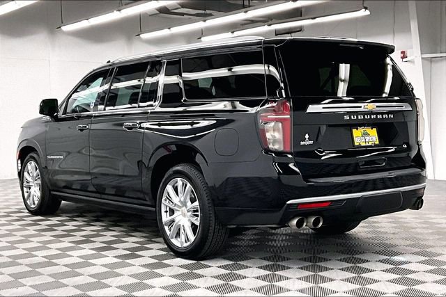 Used 2024 Chevrolet Suburban High Country AWD/4WD image 3