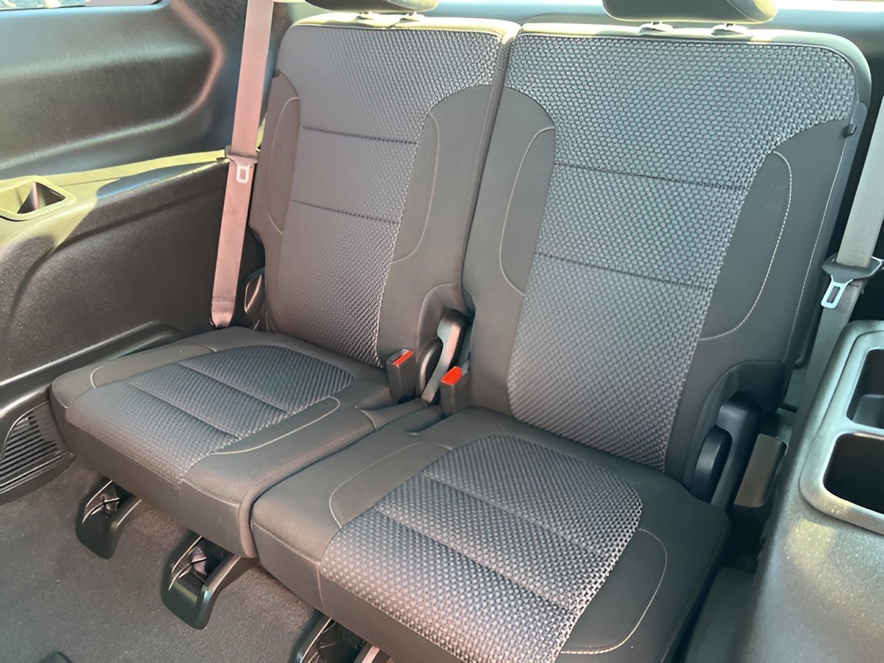 Used 2023 GMC Acadia SLE w/ Driver Convenience Package image 31