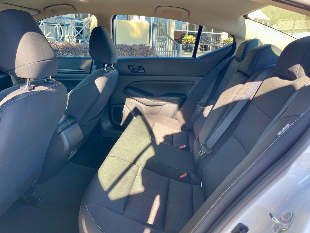 Used 2025 Nissan Altima 2.5 SV FWD image 11
