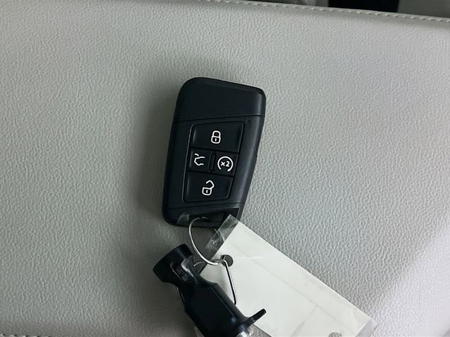 Used 2023 Volkswagen Jetta SE w/ Panoramic Sunroof Package FWD image 33